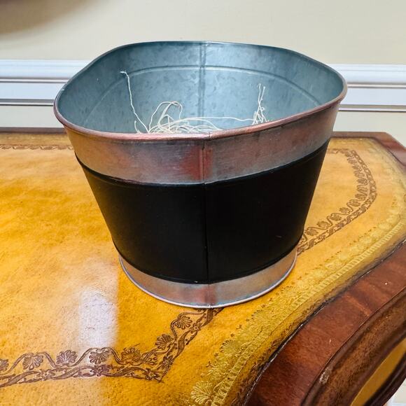 Farm Fresh Christmas Trees Spruce Pine Cedar Metal Tin Oval Planter Gift Bucket - Picture 6 of 7